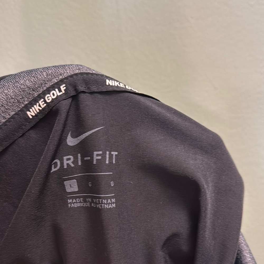 Men’s Nike Gray and Black Quarter-Zip Top - Picture 4 of 5